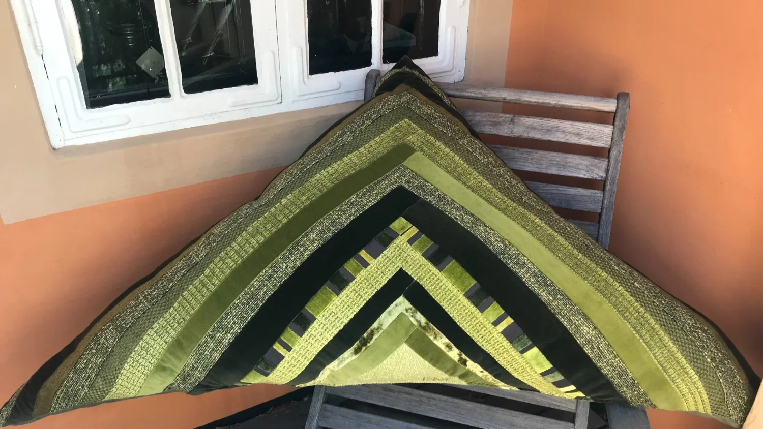 GREEN VELVET TRIANGLE